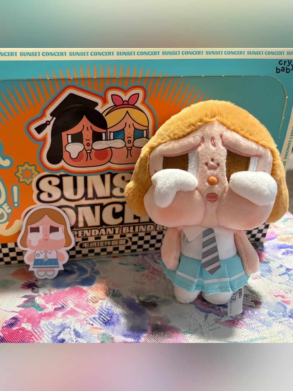 Crybaby Sunset Concert beige blue
